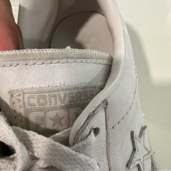 Men’s white converse sneakers. Size 10   Pre owned - Picture 7 of 12